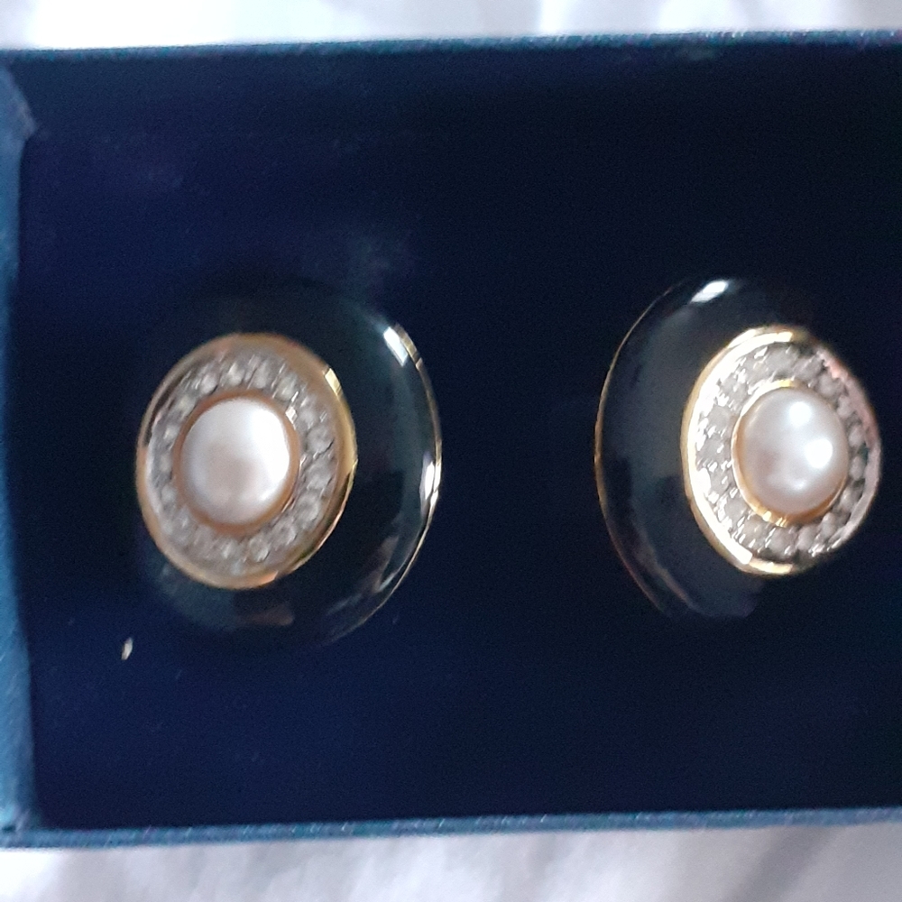 🎁Clip on pearl earrings